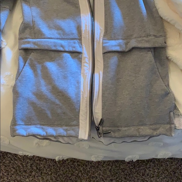 Lululemon jacket - Picture 4 of 6